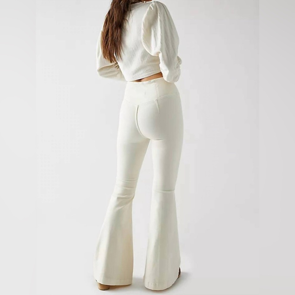 We The Free Venice Beach Flare Jeans size 31 in Worn White